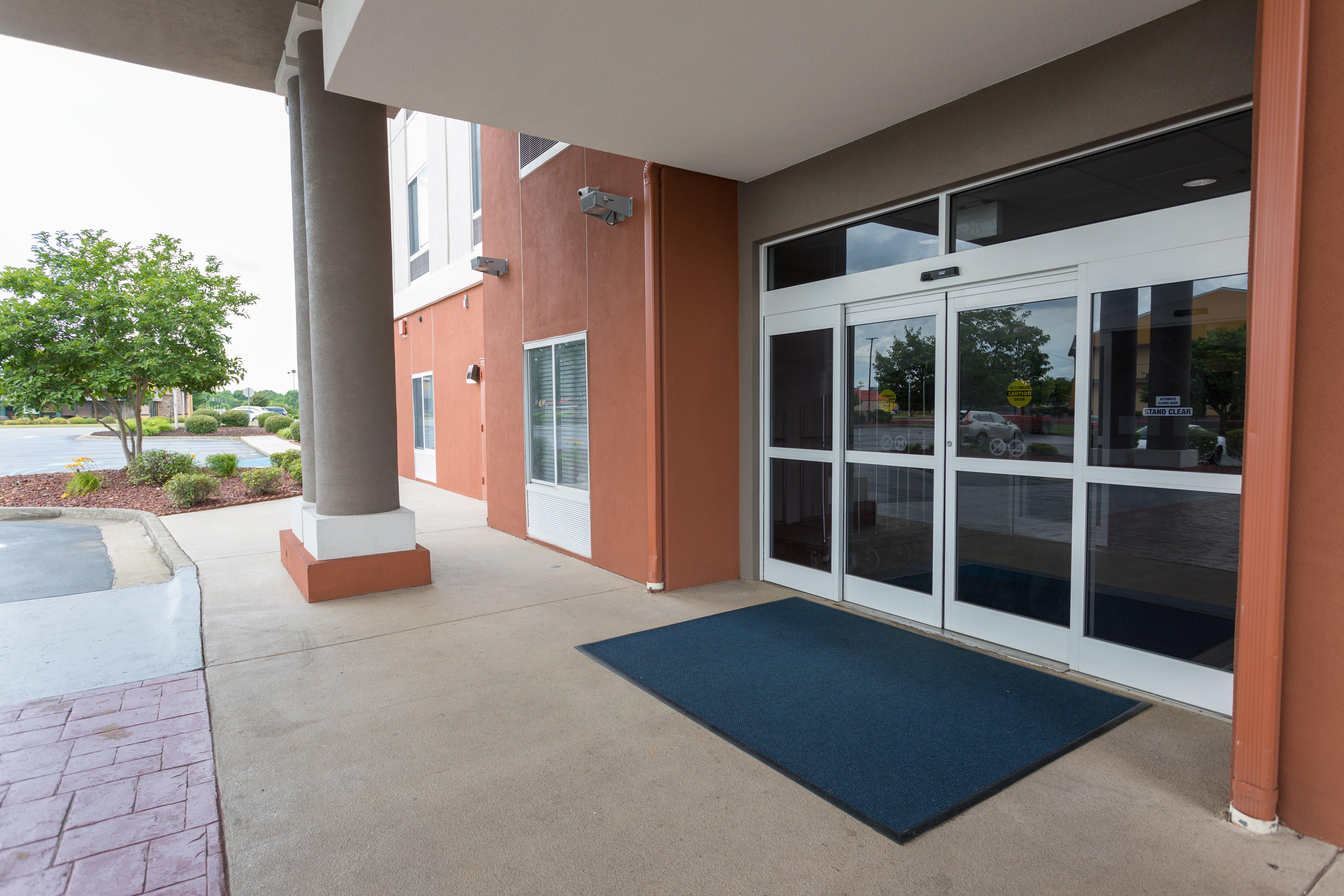 Holiday Inn Express Hotel & Suites Athens By Ihg Exterior photo